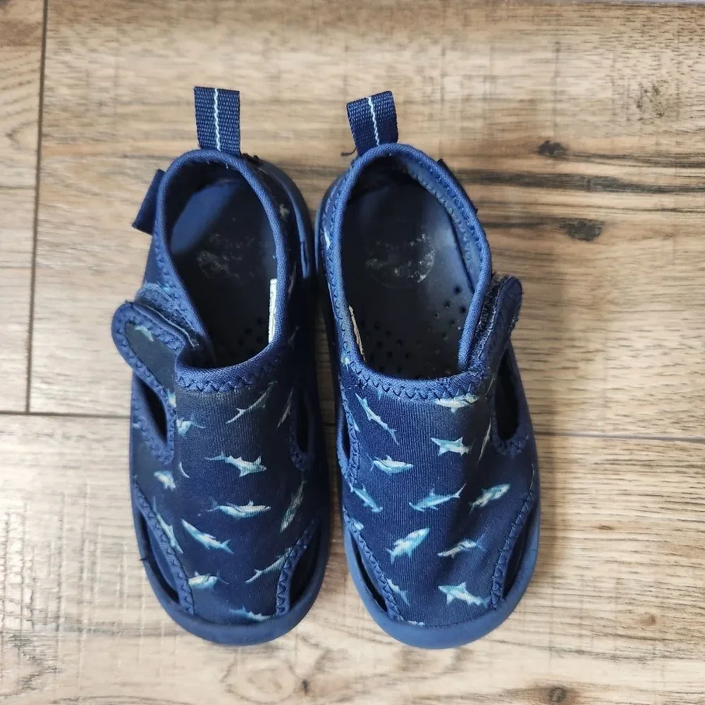 OshKosh B'Gosh Shark Print Water Aquatic Shoes Size 7 Navy Blue